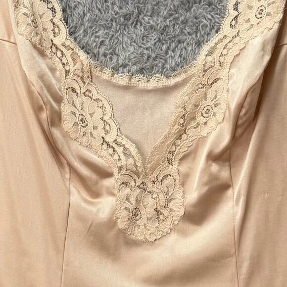 VTG Vassarette Lace Edge V-Neck Paneled Fitted Nylon Camisole Beige Women 12/14 - Picture 3 of 7